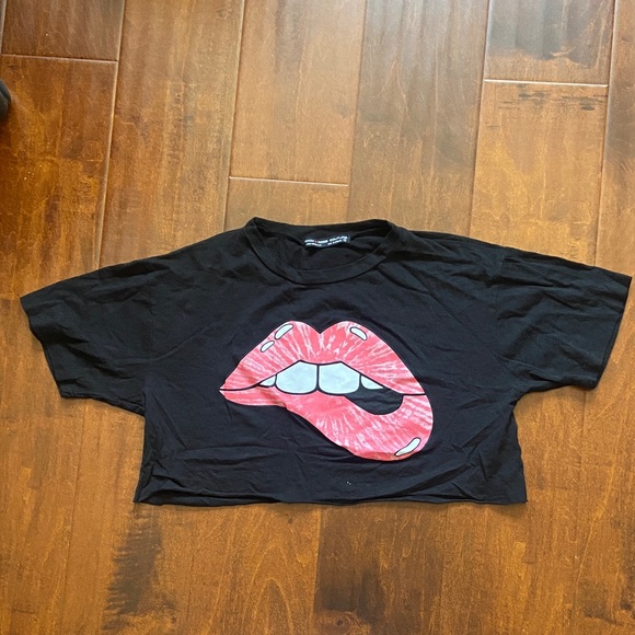 rock and rose Tops - Lips crop top